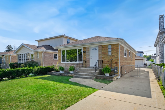 view of front of property featuring a front lawn