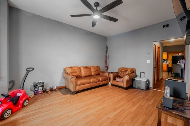 living room with light hardwood / wood-style floors and ceiling fan