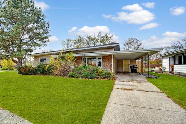 view of front of property featuring a carport and a front lawn