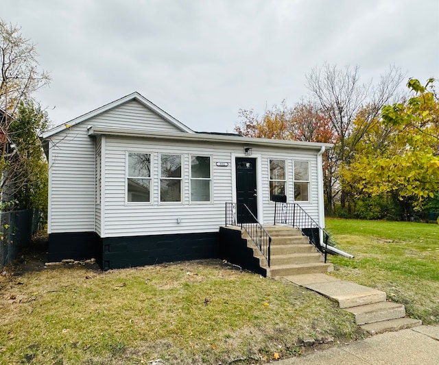 view of front facade featuring a front yard