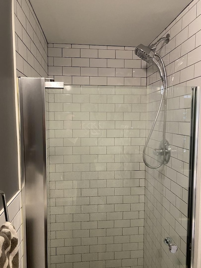 1334 S Wabash Ave Unit B, Chicago, IL 60605 - bathroom featuring a tile shower