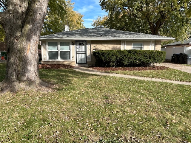 single story home with a front yard