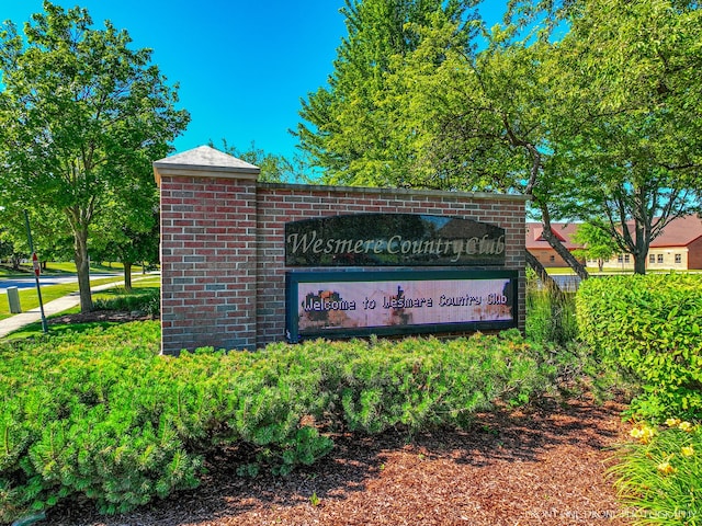 view of community / neighborhood sign