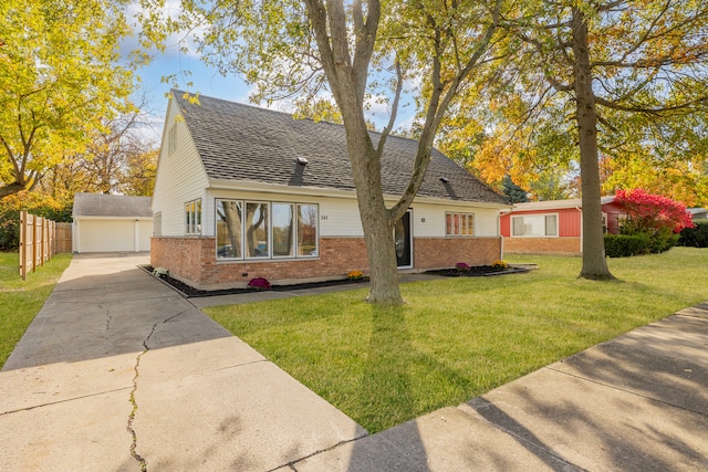 view of front of property featuring a front lawn