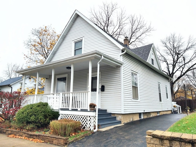 view of front facade with a porch