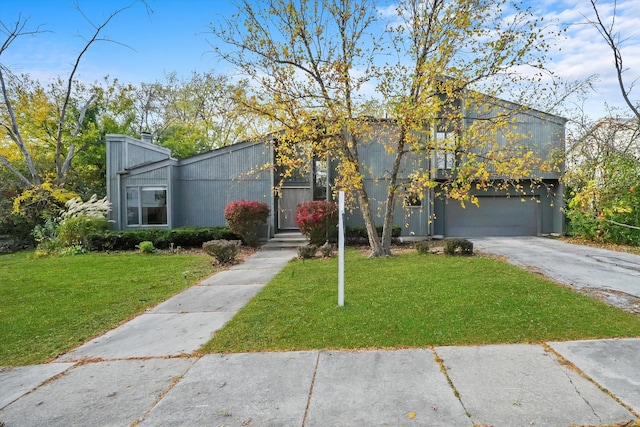 view of front of home featuring a front yard and a garage