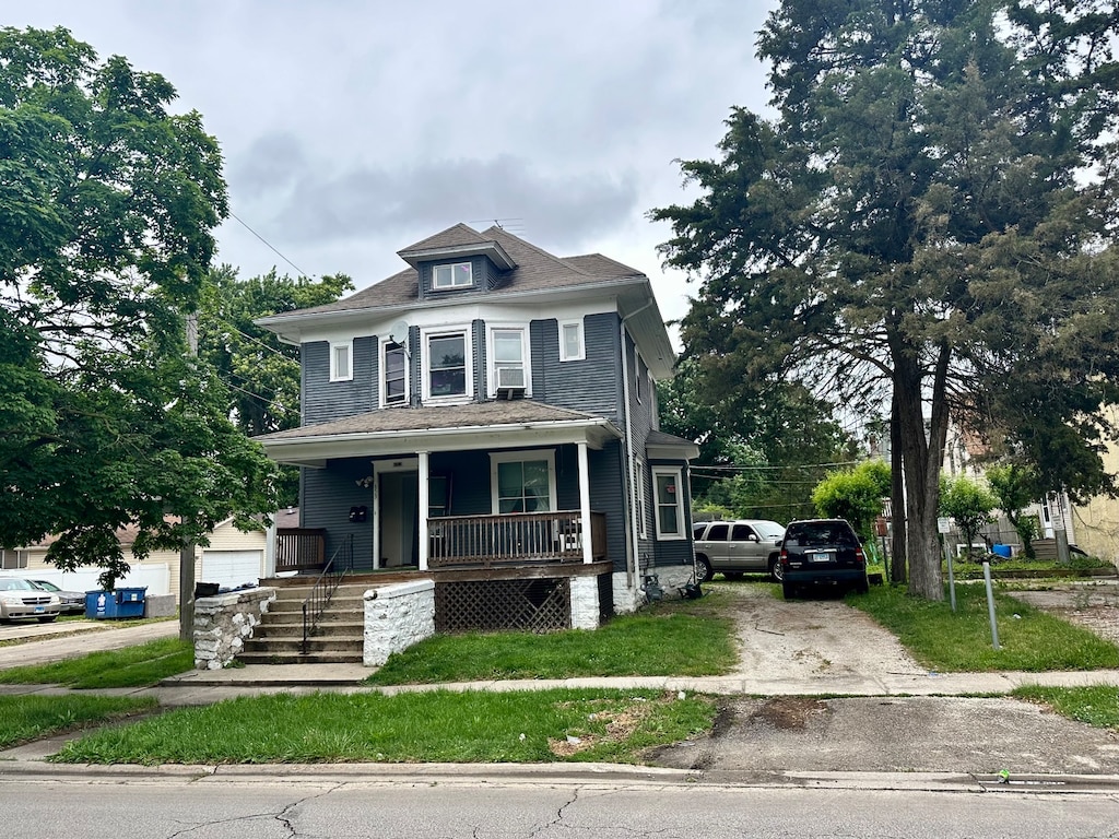 view of front of house featuring a porch and a front lawn