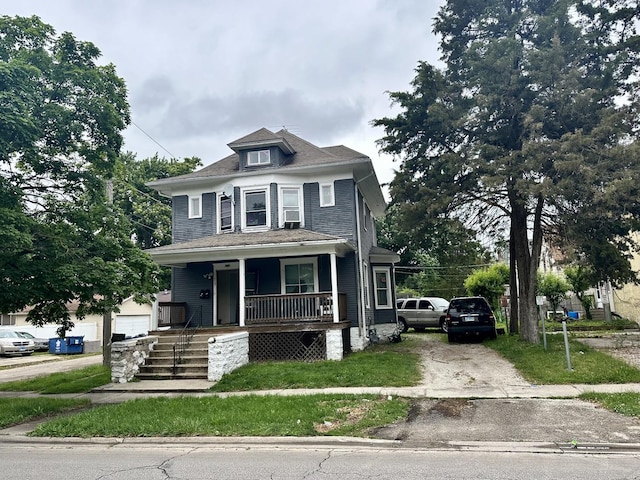 653 E River St, Kankakee, IL 60901 - traditional style home with covered porch, driveway, and a garage