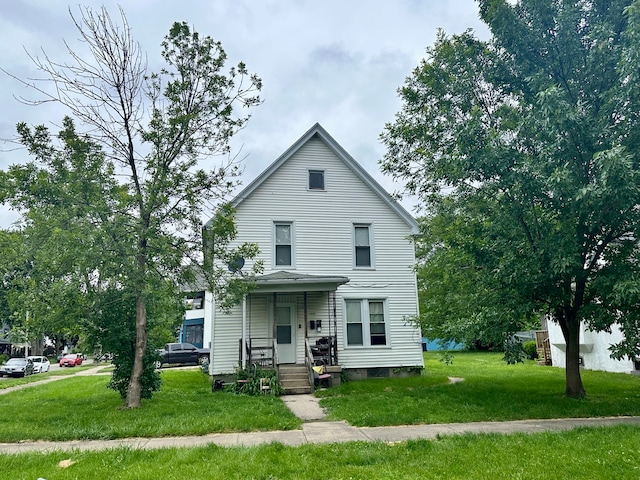 view of front facade featuring a front yard