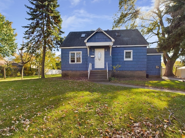 view of front of house with a front lawn