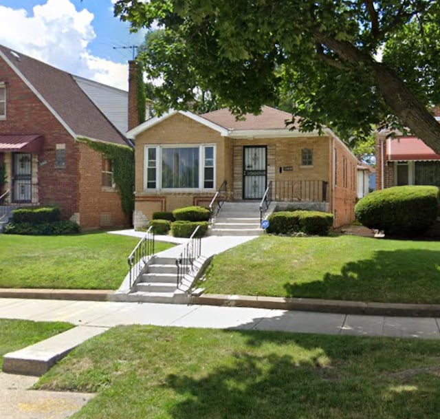 view of front of house featuring a front yard