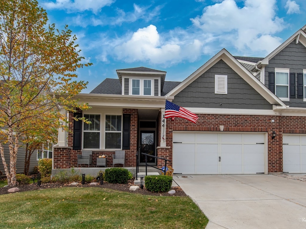 craftsman inspired home with a front lawn and a garage