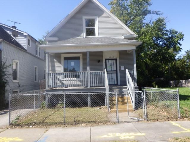 7732 S Muskegon Ave, Chicago, IL 60649 - view of front of property with a porch, a gate, and a fenced front yard