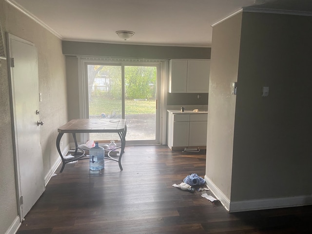 dining room featuring dark hardwood / wood-style flooring and ornamental molding