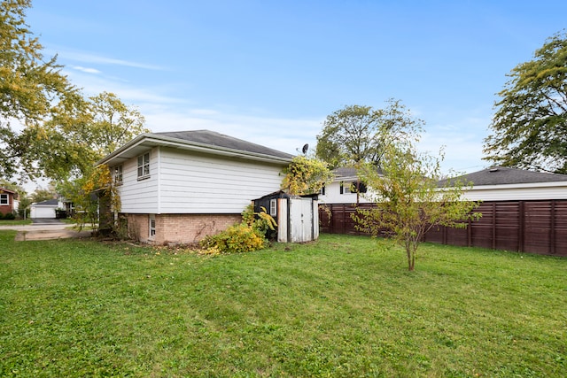 view of yard with a storage shed