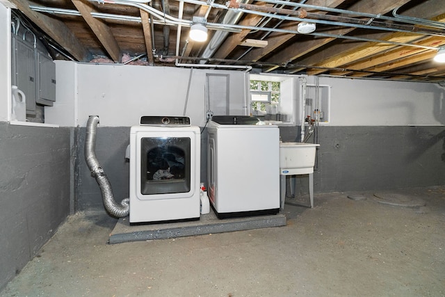 basement featuring independent washer and dryer