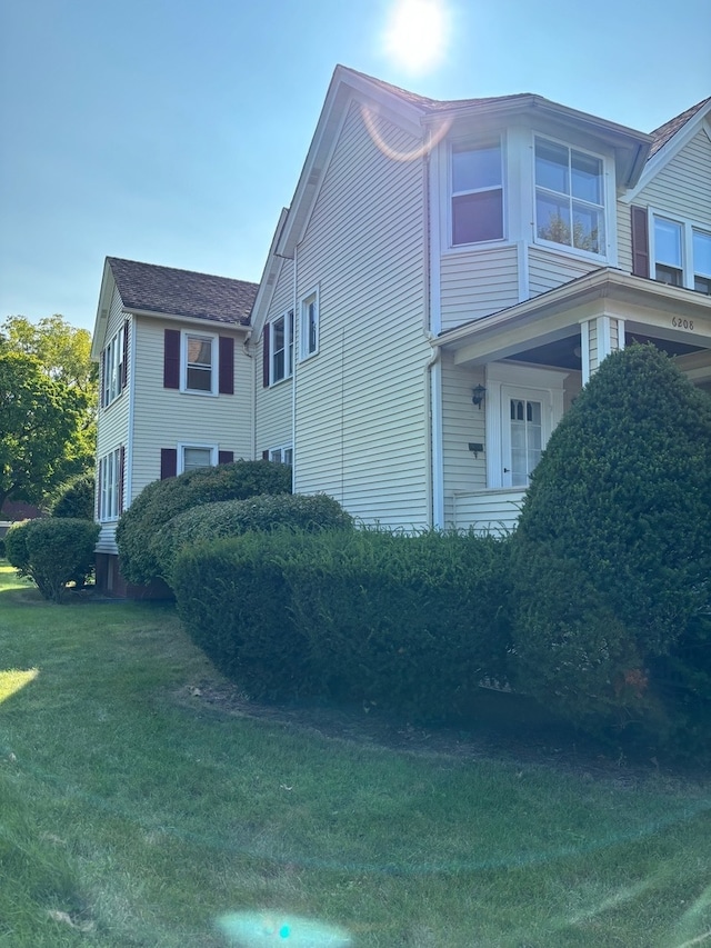 view of side of property featuring a yard