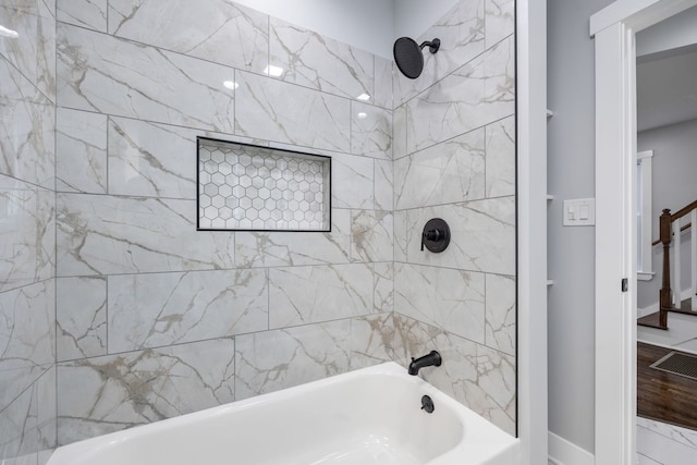 bathroom featuring tiled shower / bath