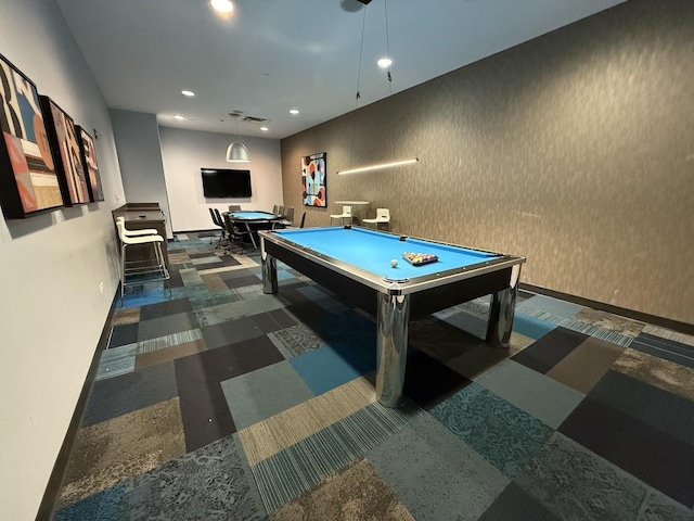 playroom featuring pool table