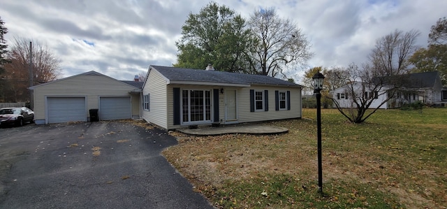 view of front of house featuring a garage and a front yard