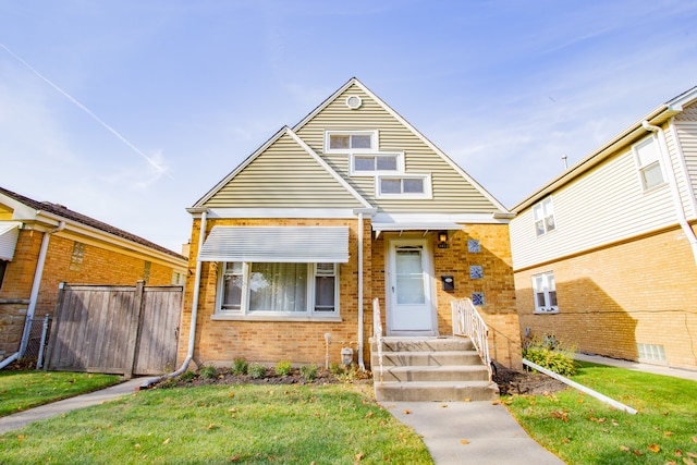 bungalow featuring a front yard