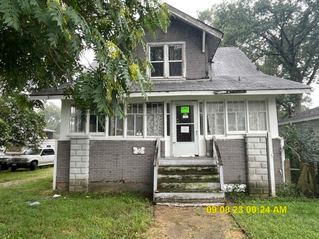 bungalow-style house with a front lawn