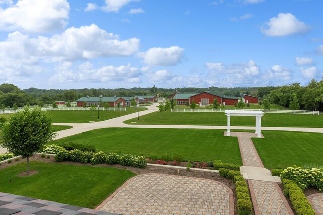 view of property's community featuring a yard