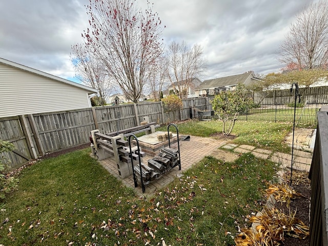 view of yard featuring a patio