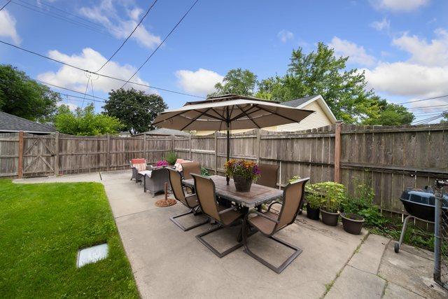 view of patio / terrace featuring a fenced backyard and outdoor dining space