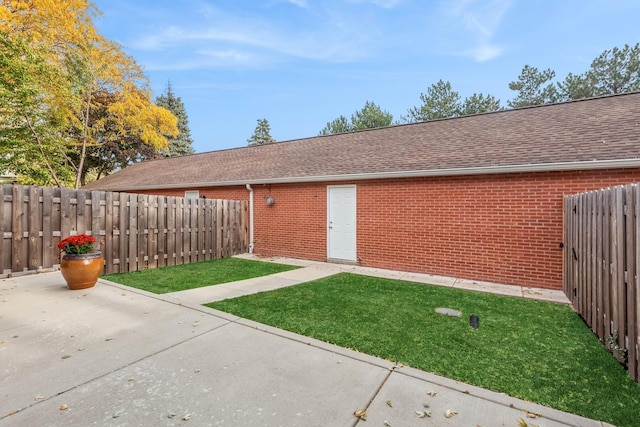 27 N Tower Rd Unit 27, Oak Brook, IL 60523 - view of yard with a patio area