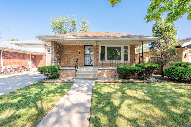 view of front of home featuring covered porch and a front lawn