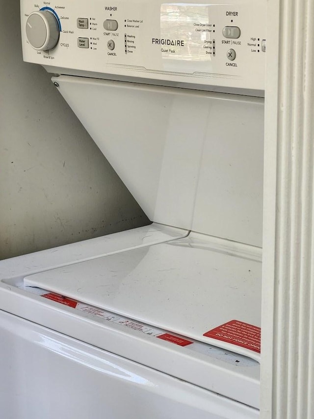 6410 N Hoyne Ave Unit 3E, Chicago, IL 60645 - laundry view