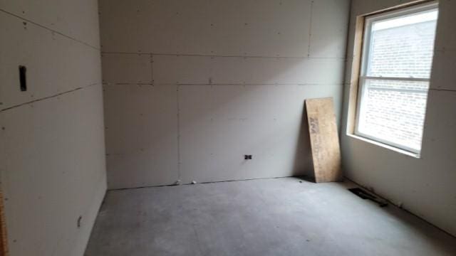 empty room featuring concrete floors