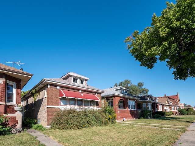 view of front of house with a front yard