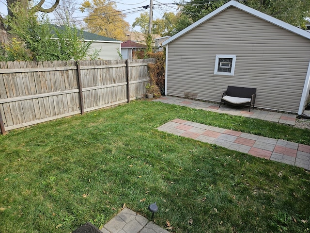 view of yard featuring a patio area