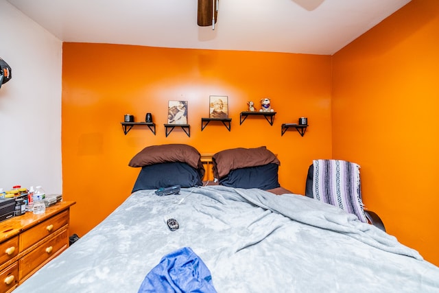 bedroom with ceiling fan