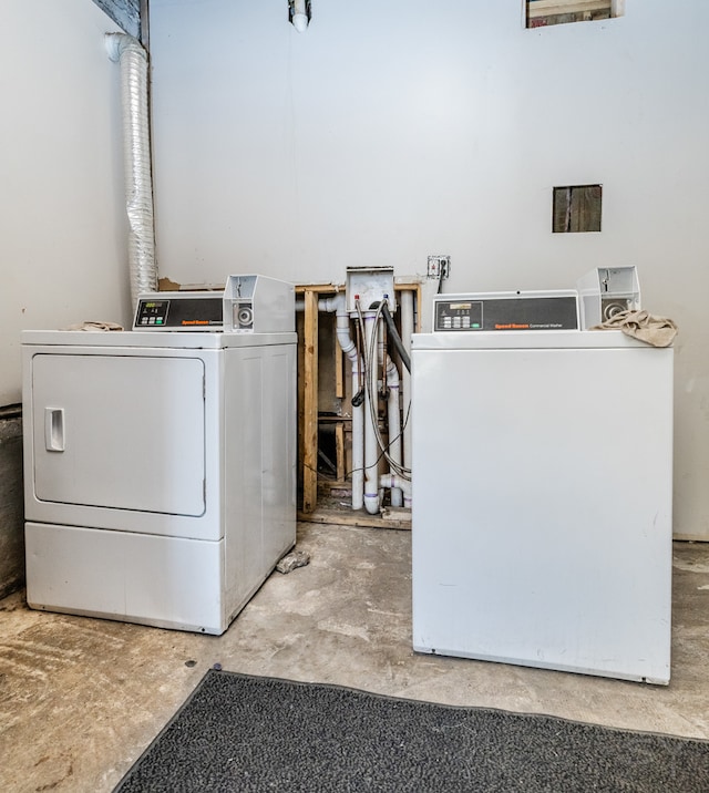 laundry room with washing machine and clothes dryer