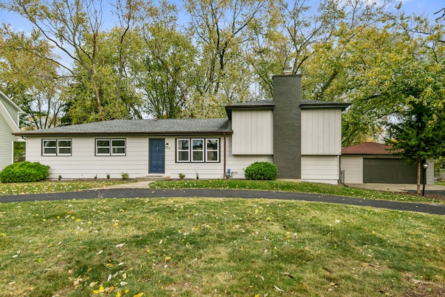 view of front of home with a front yard