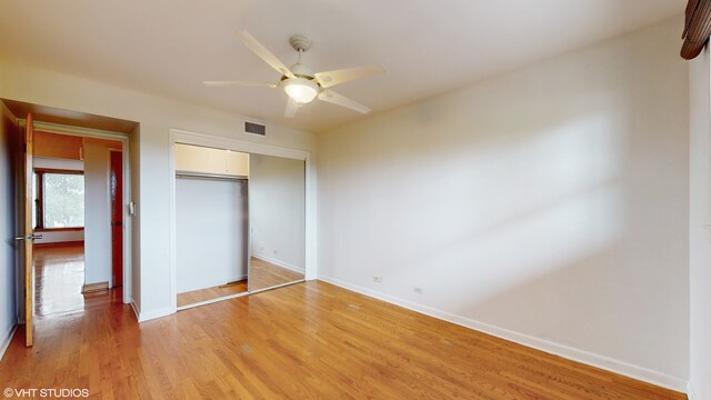 unfurnished bedroom with light hardwood / wood-style flooring, a closet, and ceiling fan