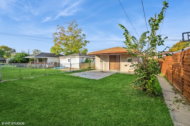 view of yard featuring a patio