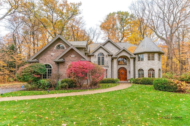 view of front of home with a front lawn