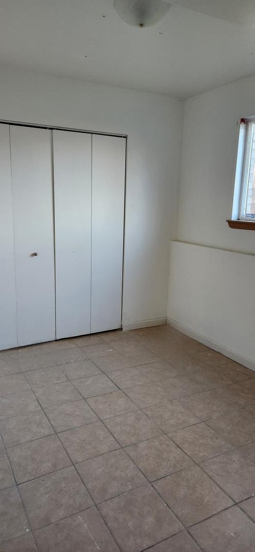 unfurnished bedroom with a closet