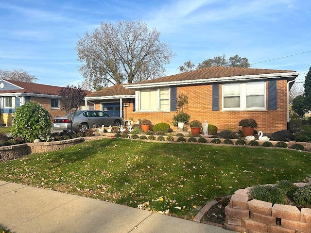 view of front of property featuring a front yard