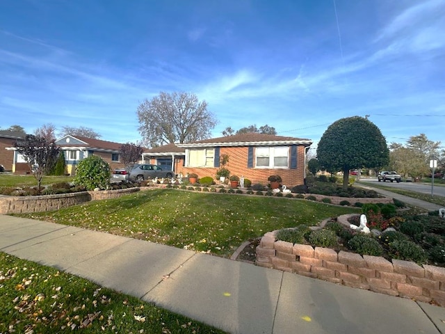 view of front facade with a front yard