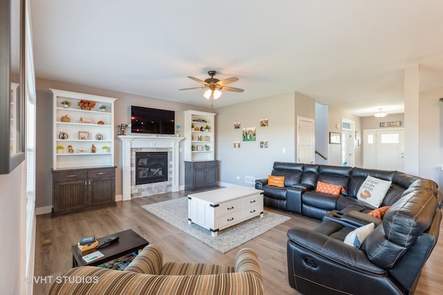 living room featuring light hardwood / wood-style floors and ceiling fan