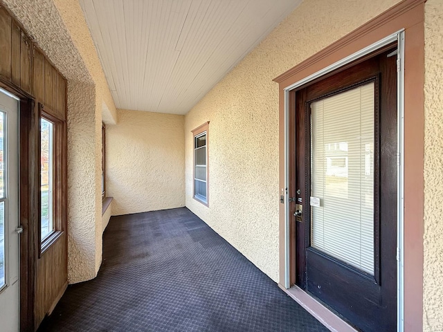 103 E Roosevelt St, Freeport, IL 61032 - doorway to property with stucco siding and a balcony