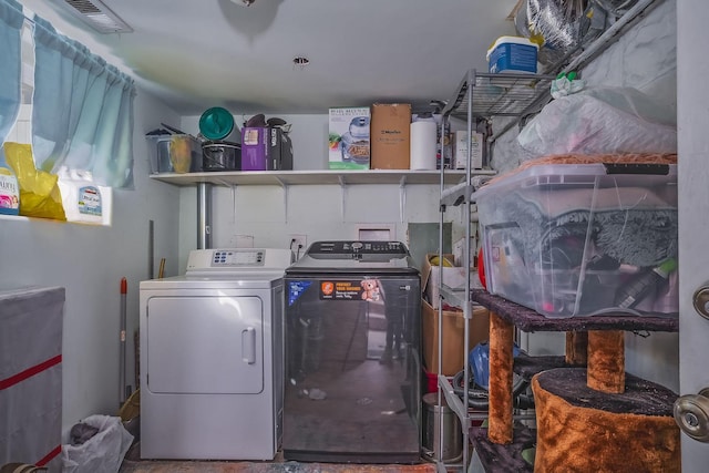 washroom featuring visible vents and independent washer and dryer