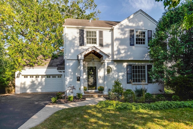 view of front of home featuring a front yard