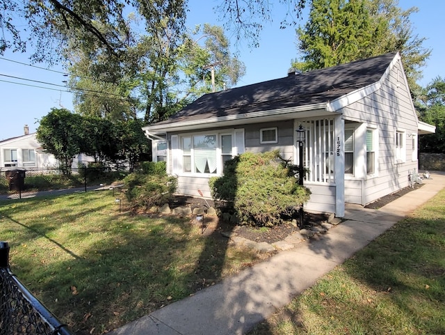 view of front of house featuring a front yard