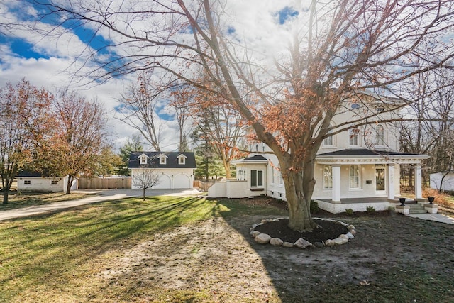 view of front of property featuring a front yard and covered porch